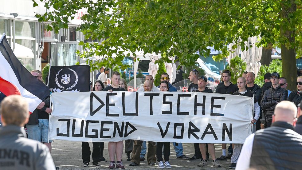 Vor allem in diesem Jahr kam es bundesweit wie hier in Magdeburg zu rechtsextremen Störungen bei CSD-Demos. In Ostfriesland scheint die „Nationale Jugend Ostfriesland“ in eine ähnliche Richtung gehen zu wollen. DPA-Symbolbild: Heiko Rebsch