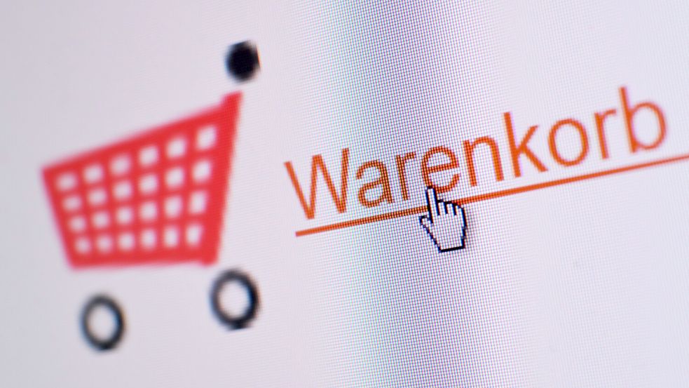 Kaufen mit einem Klick: Gerade vor Weihnachten gilt es, zweimal hinzusehen beim Onlineshopping. Denn Cyberkriminelle nutzen das Weihnachtsgeschäft für Abzocke. Foto: Andrea Warnecke/dpa-tmn/dpa