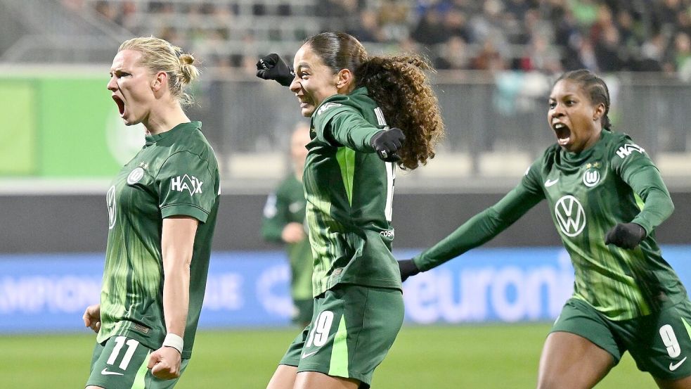 Auf die Wolfsburgerinnen um Alexandra Popp (l) wartet ein attraktiver Gegner. Foto: Swen Pförtner