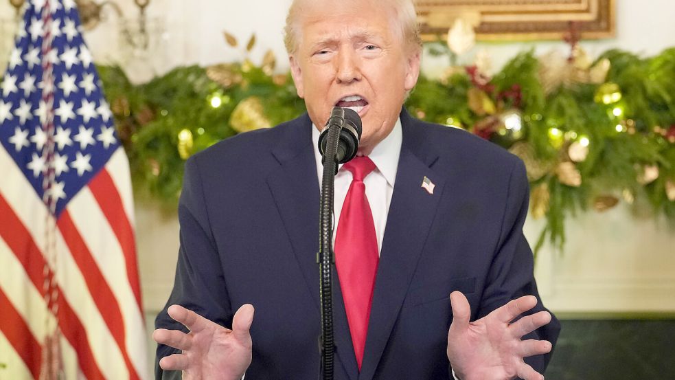 Bescherung: In seiner Rede zur Nation hat Donald Trump fast 1,5 Millionen Militärangehörigen einen Scheck in Höhe von je 1.776 Dollar versprochen. Foto: IMAGO/AdMedia/Starface