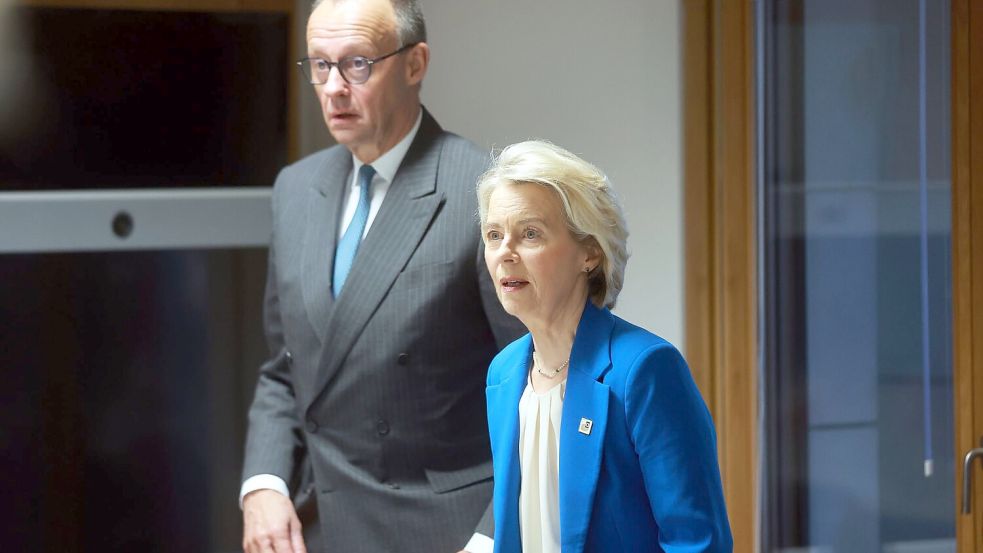 Werben für die Nutzung russischer Gelder: EU-Kommissionspräsidentin Ursula von der Leyen und Bundeskanzler Friedrich Merz Foto: Olivier Hoslet/Pool EPA/AP/dpa
