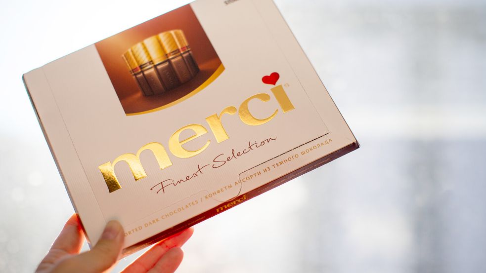 Wem nichts anderes einfällt, um Danke zu sagen, der greift schnell zu einer Packung „Merci“. Doch die können viele Pflegekräfte nicht mehr sehen. Foto: IMAGO/Dreamstime