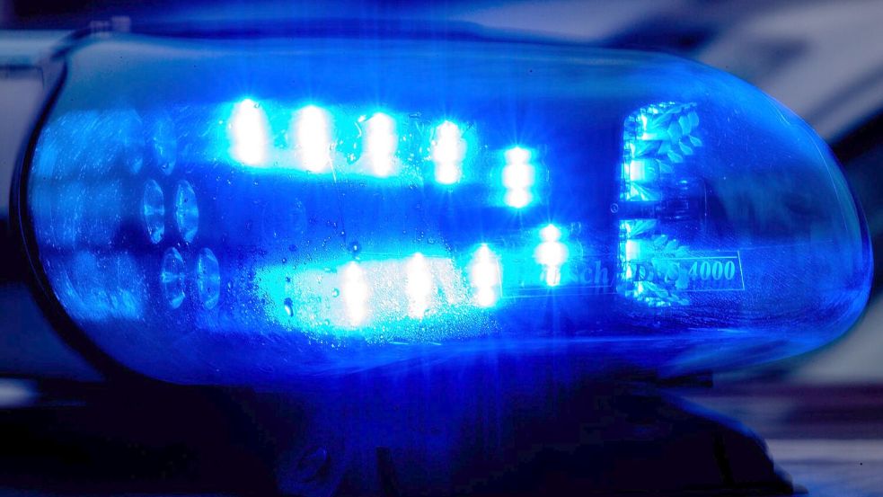 Die Polizei musste am Mittwoch, 17. Dezember, zur KGS Großefehn ausrücken. Auch wenn schnell Entwarnung gegeben wurde, beschäftigt der Vorfall die Schulgemeinschaft weiter. DPA-Symbolbild: Klaus-Dietmar Gabbert