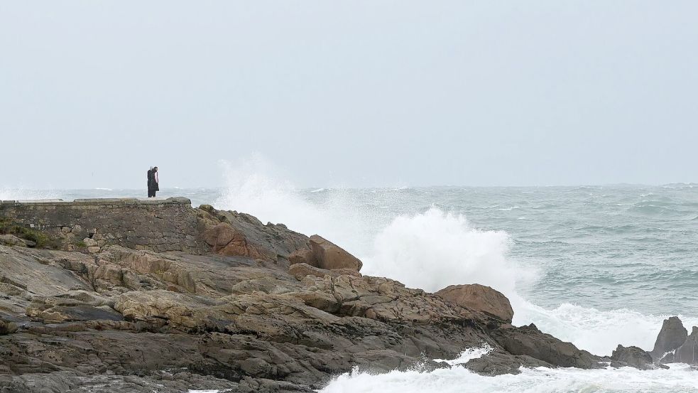 Die Küsten Galicien sind für ihre gerade im Herbst und Winter wilden Stürme bekannt. (Archiv-Bild) Foto: M. Dylan/EUROPA PRESS/dpa