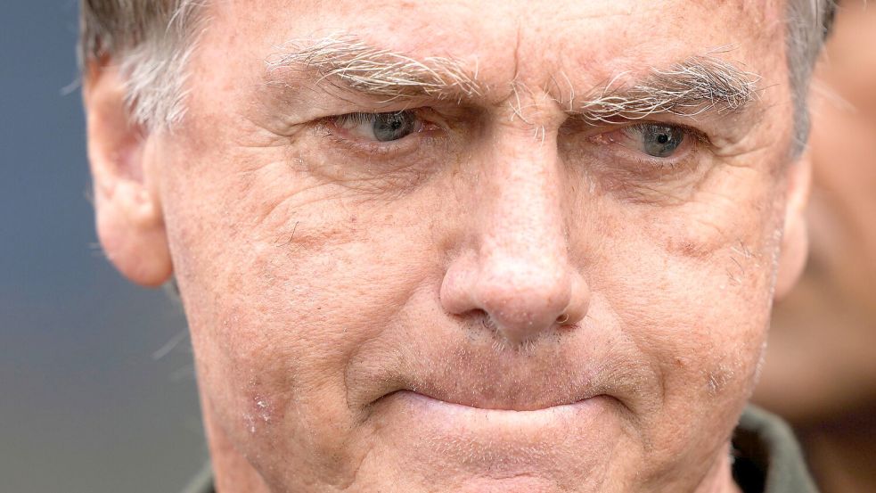 Wegen eines versuchten Staatsstreichs wurde Bolsonaro zu mehr als 27 Jahren Freiheitsstrafe verurteilt. (Archivbild) Foto: Eraldo Peres/AP/dpa