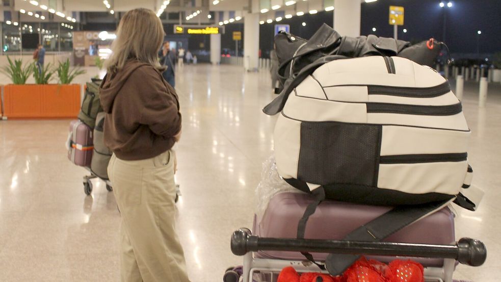 Nachdem einige Afghaninnen und Afghanen vor Gericht gezogen waren, nahm die Bundesregierung die Aufnahme von Menschen aus dem Bundesaufnahmeprogramm Afghanistan wieder auf. (Archivfoto) Foto: Nabila Lalee/dpa