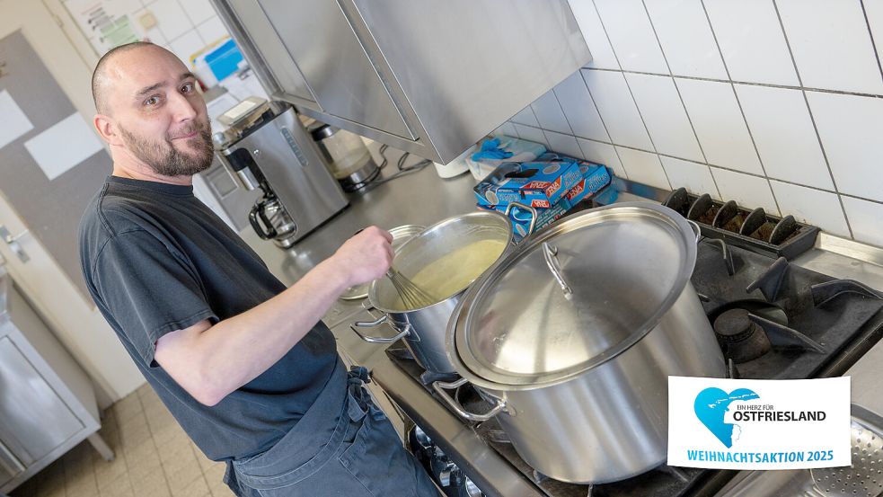 Keiner ist so lange hier wie er – Küchenkraft Torsten Jarraß schwingt den Kochlöffel im Tagesaufenthalt bereits seit 2008. Foto: Klaus Ortgies