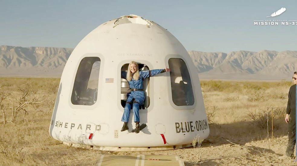 Michaela Benthaus war als erste querschnittsgelähmte Person für kurze Zeit im All. Foto: Blue Origin/AP/dpa