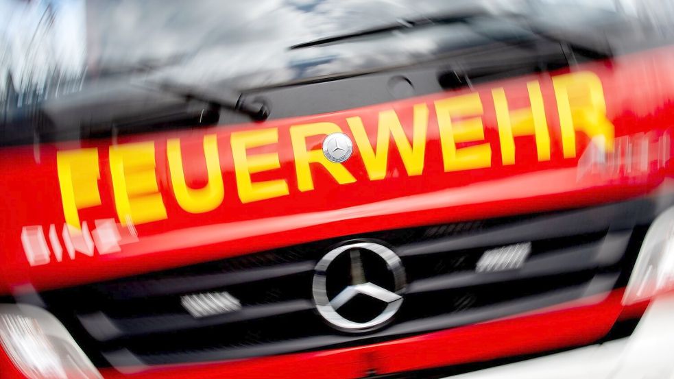 Die Feuerwehr rückte am Samstagabend zu einem Brand in Moormerland aus. Symbolfoto: Hauke-Christian Dittrich/dpa
