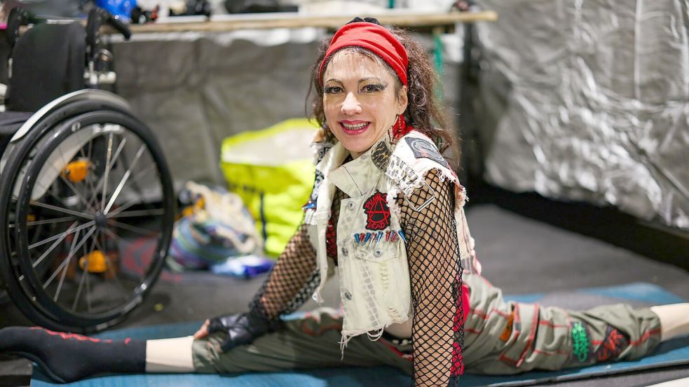 Sie ist vom Bauchnabel abwärts gelähmt, dann wagte sie einen Handstand, der alles veränderte. Foto: Christoph Reichwein