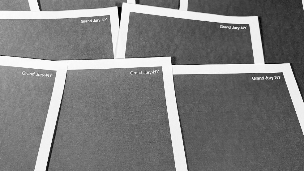 Die Dateien enthalten lauter geschwärzte Akten. Foto: Jon Elswick/AP/dpa