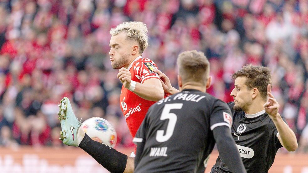Lieferten sich ein umkämpftes Kellerduell: Mainz 05 und der FC St. Pauli. Foto: Torsten Silz