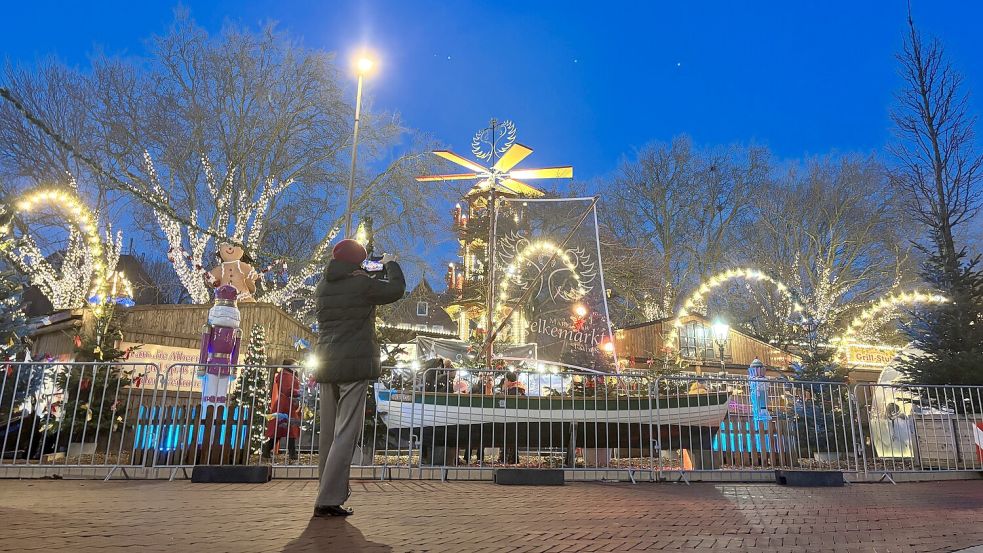 Der Emder Engelkemarkt mit seinen vielen Lichtern ist ein beliebtes Fotomotiv. Foto: Lotta Groenendaal