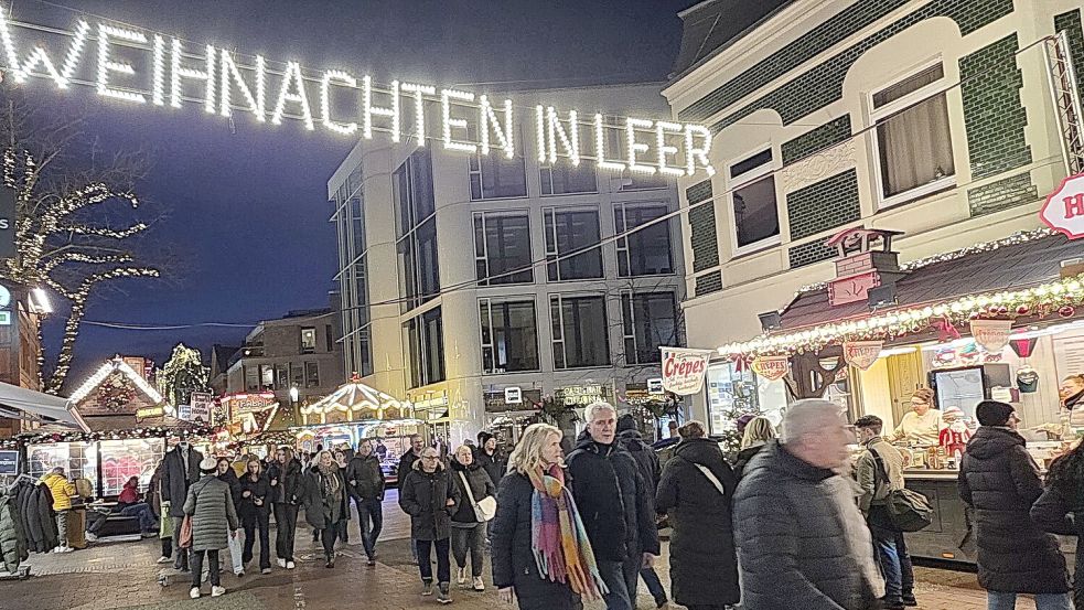 Die Mühlenstraße in Leer ist in der Adventszeit Teil des Weihnachtsmarktes. Foto: Bodo Wolters