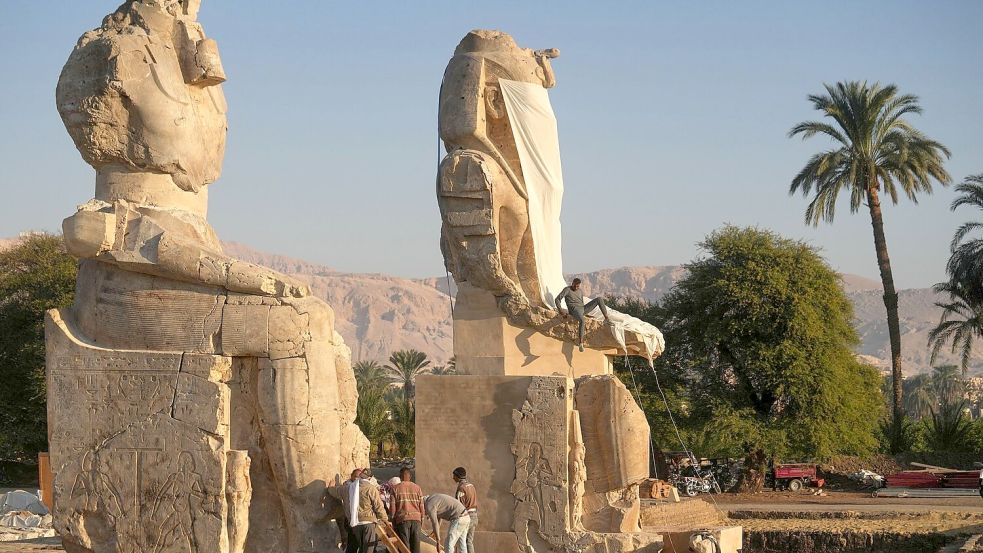 Luxor mit seinen Tempeln und den jahrhundertealten Gräbern im Tal der Könige lockt Touristen aus aller Welt an (Archivbild) Foto: Amr Nabil/AP/dpa