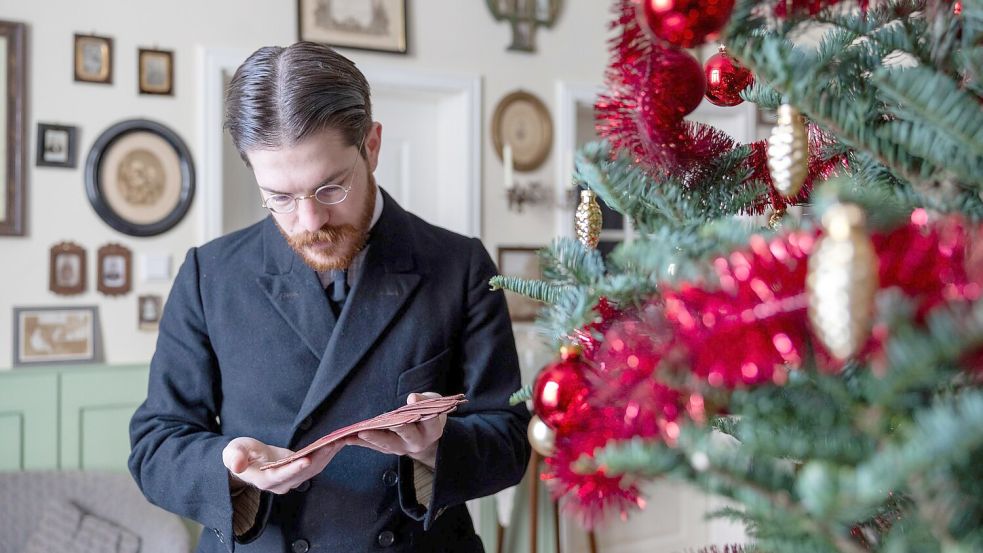 Lederhandschuhe waren um 1900 ein beliebtes Weihnachtsgeschenk - man trug sie damals keineswegs nur im Winter. Foto: Thomas Banneyer