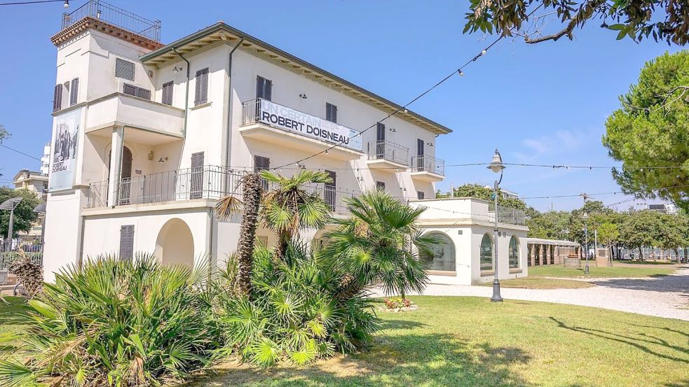 Die Mussolini-Villa in Riccione wird versteigert - die Gemeinde gibt ein Gebot ab. (Archivbild) Foto: -/Comune di Riccione/dpa