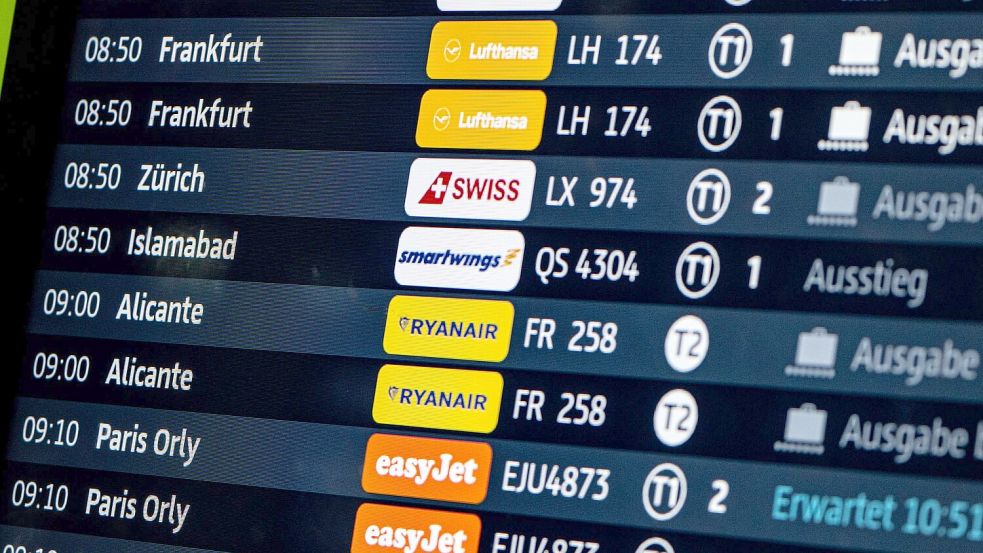 Erst setzte man die Geflüchteten auf Linienflüge via Istanbul. Inzwischen werden jedoch auch Chartermaschinen eingesetzt. (Symbolbild) Foto: Fabian Sommer/dpa