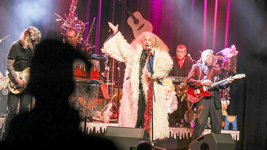 Vom Himmel hoch kommt Heaven (Mitte) nicht her. Aber das Angefahrene Schulkind aus Osnabrück hat auch eine CD mit Weihnachtsliedern eingesungen. Foto: Michael Gründel