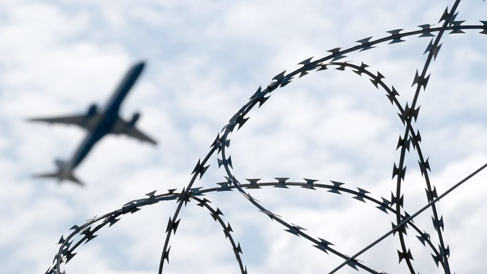 Erstmals seit Beginn des syrischen Bürgerkriegs hat Deutschland einen verurteilten Straftäter nach Syrien abgeschoben. Foto: dpa/Sebastian Gollnow