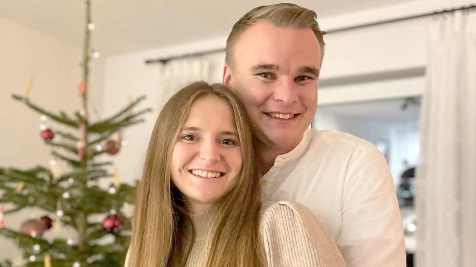 Das bayrisch-ostfriesische Fußballer-Paar verbringt die Weihnachtsfeiertage bei der Familie von Magda Hankl. Fotos: Privat