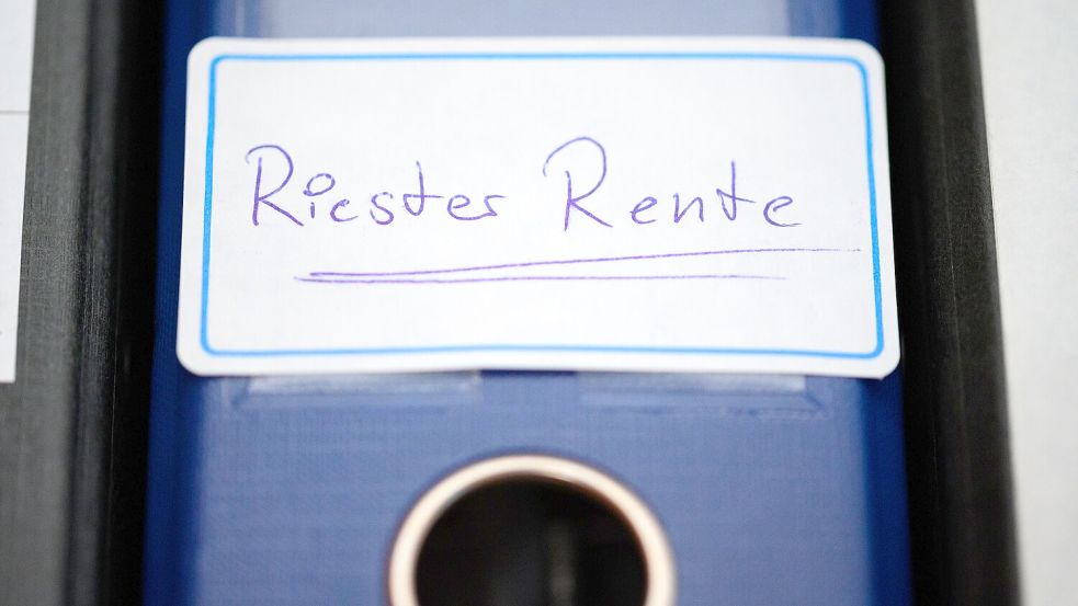 Haben Versicherungskonzerne ihren Kunden zu Unrecht die Rente gekürzt? Der Bundesgerichtshof findet: Ja. Foto: dpa/Jonas Walzberg