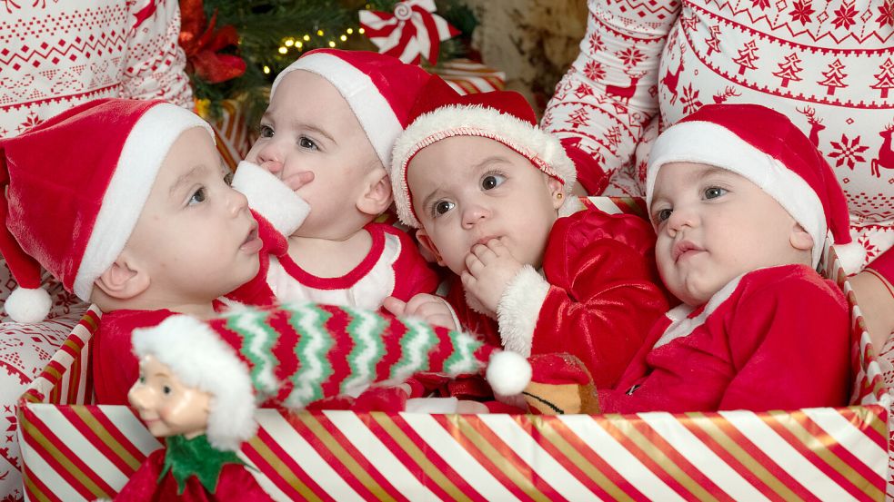 Die Vierlinge aus Emden feiern in diesem Jahr ihr erstes Weihnachtsfest. Foto: Klaus Ortgies