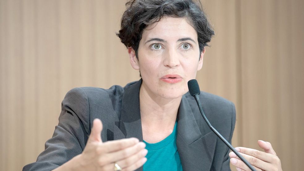 Die Geschäftsführerin von HateAid, einer Hilfsorganisation gegen Hass im Internet, Anna-Lena von Hodenberg, und ihre Kollegin Josephine Ballon sind von der US-Regierung wegen Zensur-Vorwürfen mit Einreiseverboten belegt worden. Foto: Soeren Stache