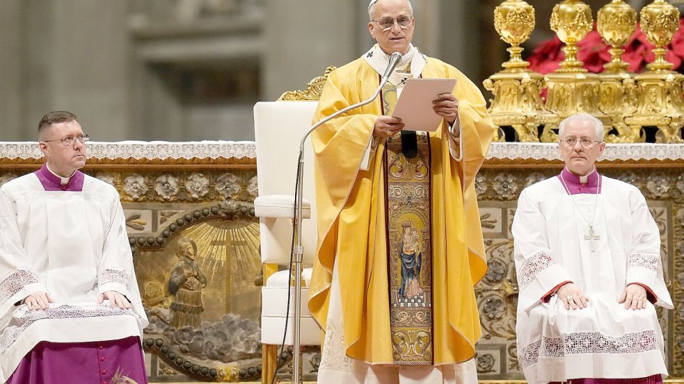 Der Pontifex sprach im voll besetzten Petersdom. Foto: Gregorio Borgia/AP/dpa