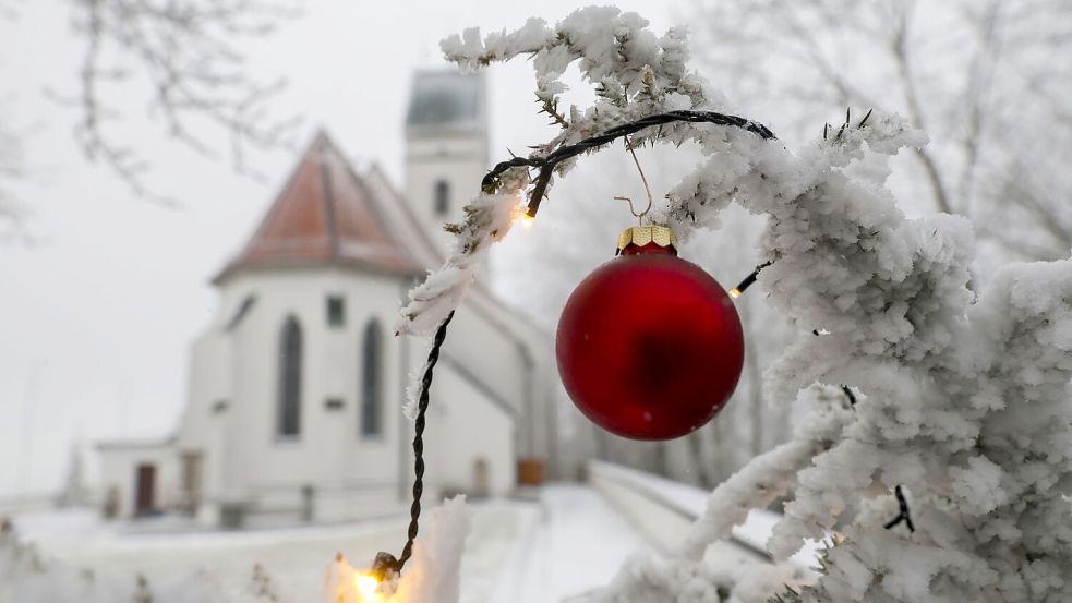 Nur wenige Menschen konnten Heiligabend im Schnee feiern. Foto: Thomas Warnack/dpa