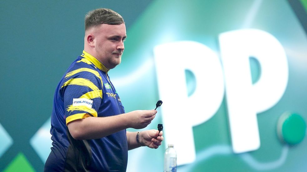 Luke Littler musste sich als Kind einer Operation an den Augen unterziehen. (Archivbild) Foto: Bradley Collyer