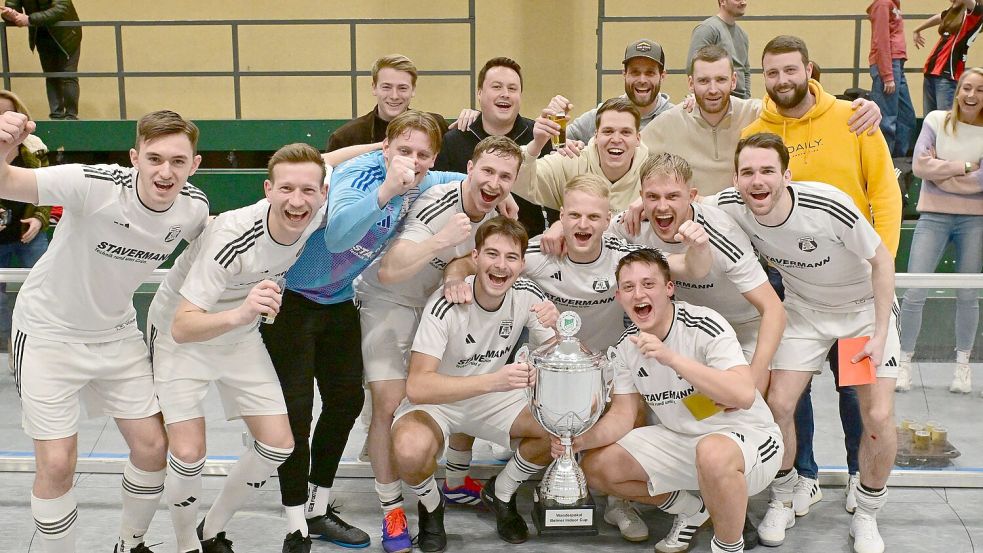 Glückliche Sieger: Die Sportfreunde Lechtingen haben den Indoor-Cup 2025 gewonnen, Foto: Helmut Kemme