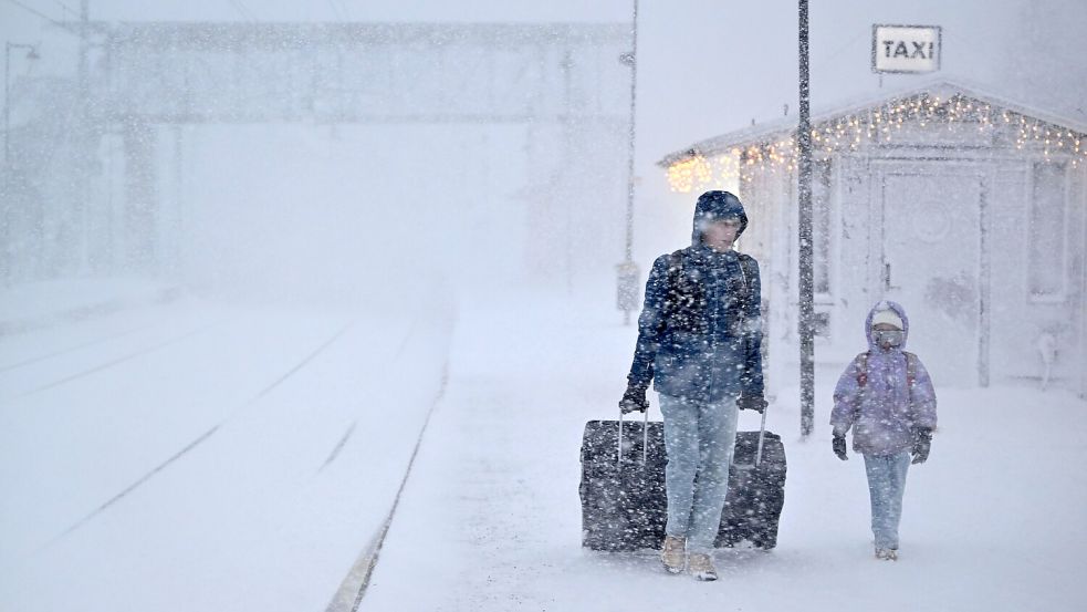 In Skandinavien waren zeitweise mehr als 100.000 Haushalte ohne Strom. Foto: Pontus Lundahl/TT News Agency/AP