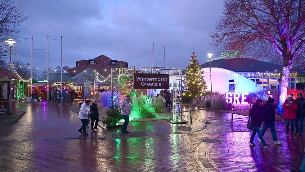 Findet viel Anklang: der Wintermarkt in Greetsiel. Foto: Heinz Wagenaar