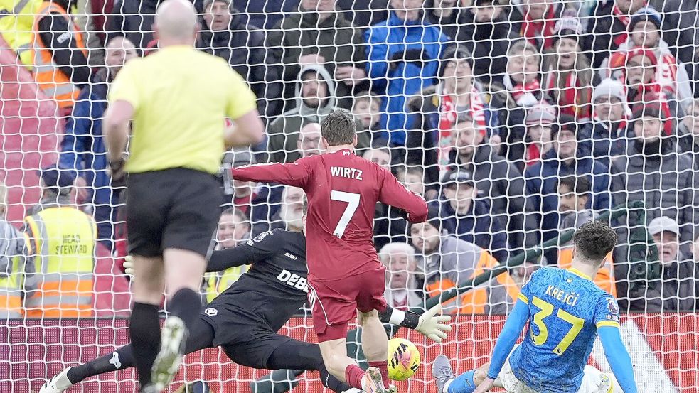Die Erlösung für Florian Wirtz: Er erzielte das 2:0 gegen Wolverhampton. Foto: Peter Byrne