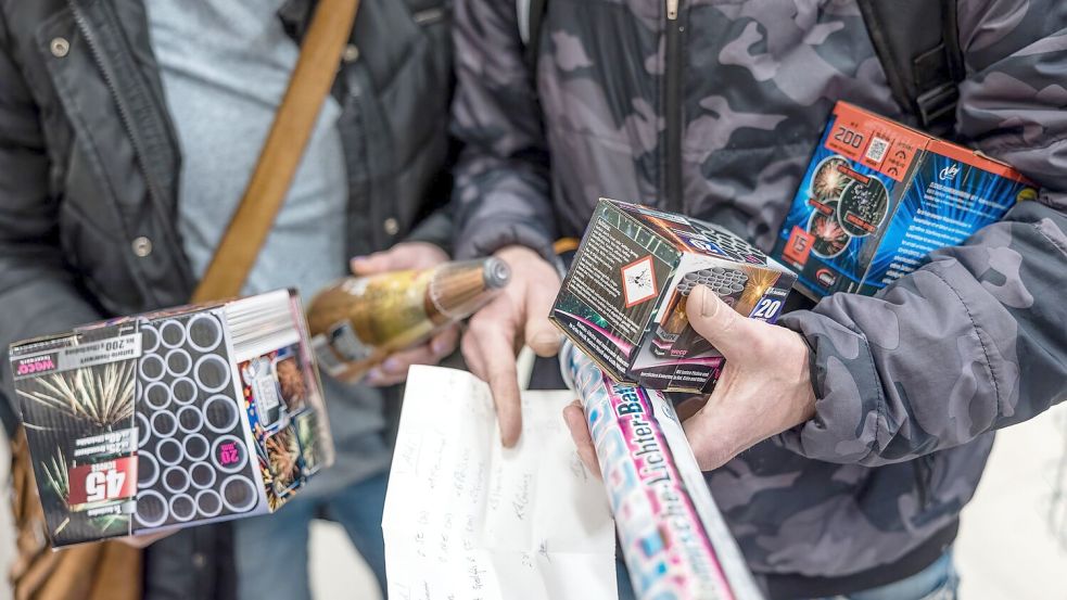 Am Montag startet der Verkauf von Silvesterfeuerwerk offiziell. (Archivbild) Foto: Frank Hammerschmidt