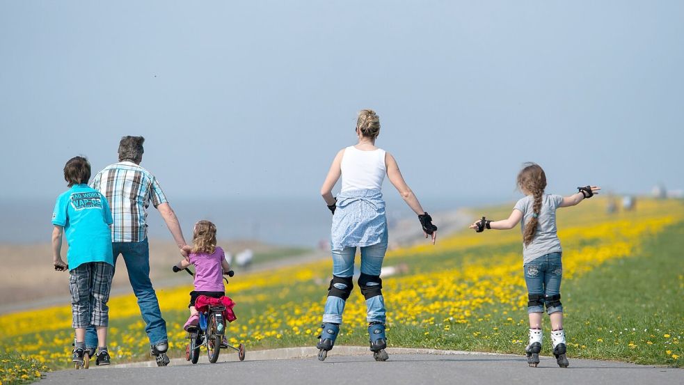 Mehr Zeit mit der Familie und mit Freunden - das nehmen sich viele Menschen für 2026 vor. (Symbolbild) Foto: Matthias Balk