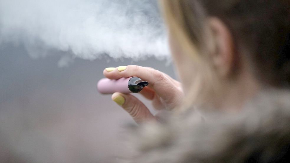 Gerade bei jungen Menschen sind E-Zigaretten beliebt. Foto: Marijan Murat