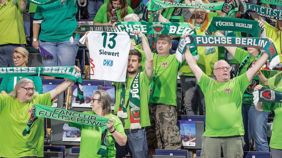 Junge Fans sucht man in den Reihen der Füchse-Anhänger oft vergeblich. (Archivbild) Foto: Andreas Gora