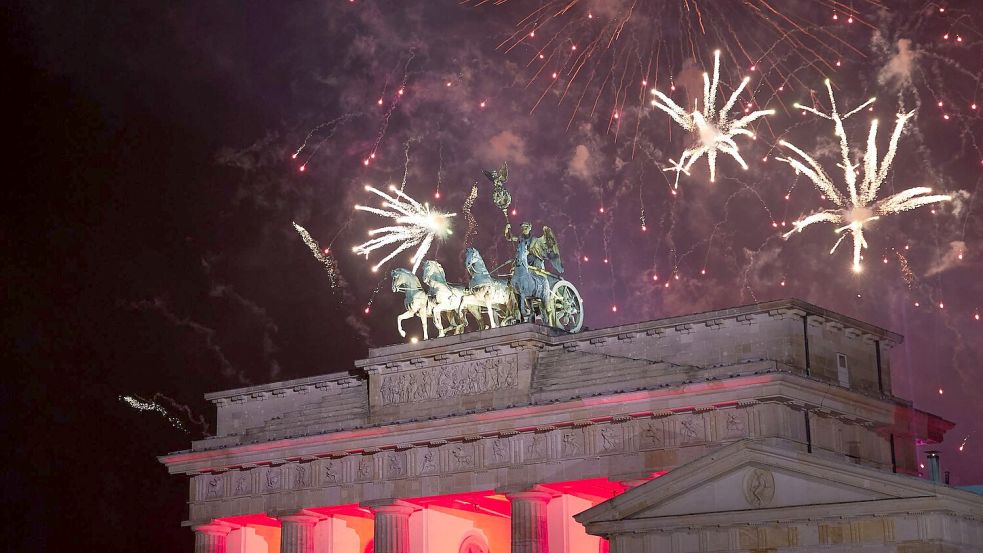 Für viele gehört farbenprächtiges Feuerwerk zum Jahreswechsel dazu. (Archivbild) Foto: Jörg Carstensen