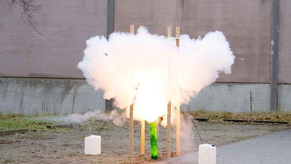 Die Polizei ruft zu sorgsamem Umgang mit Pyrotechnik auf. Foto: Sebastian Kahnert