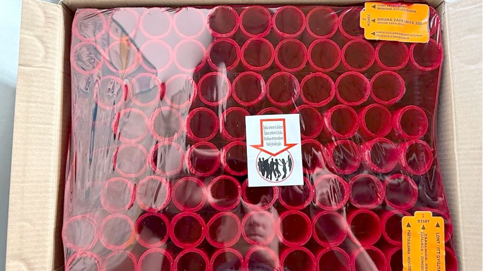 Verbotene Feuerwerksbatterie der Kategorie F3. Foto: ZOLL