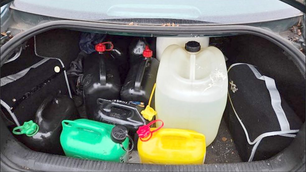 Der Dieb hatte sich mit einigen Kanistern Benzin eingedeckt. Foto: Polizei Osnabrück