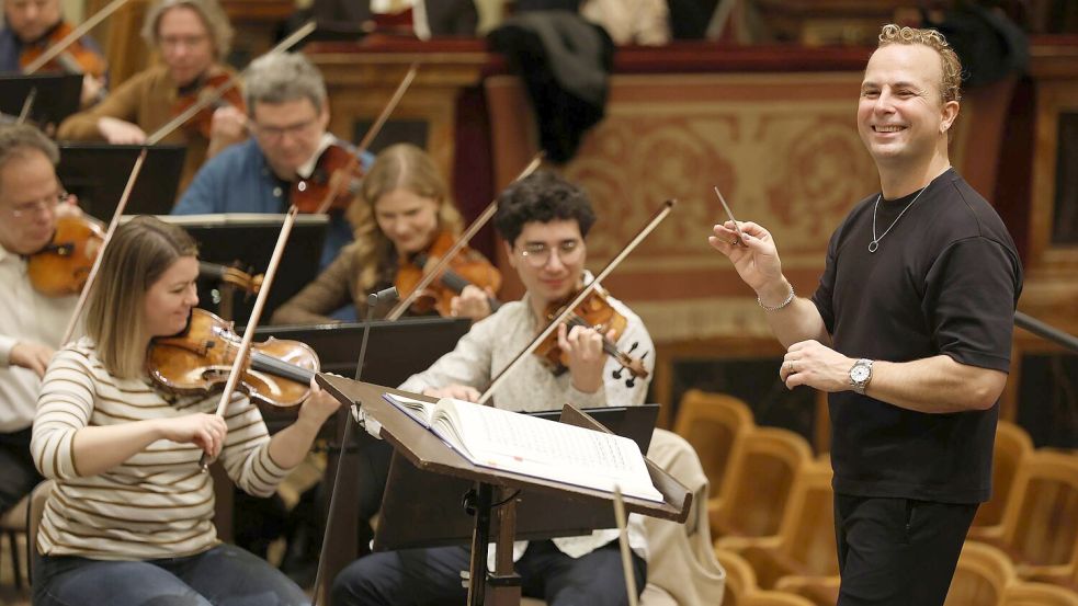Der Kanadier Yannick Nézet-Séguin dirigiert erstmals das Neujahrskonzert aus Wien Foto: Dieter Nagl