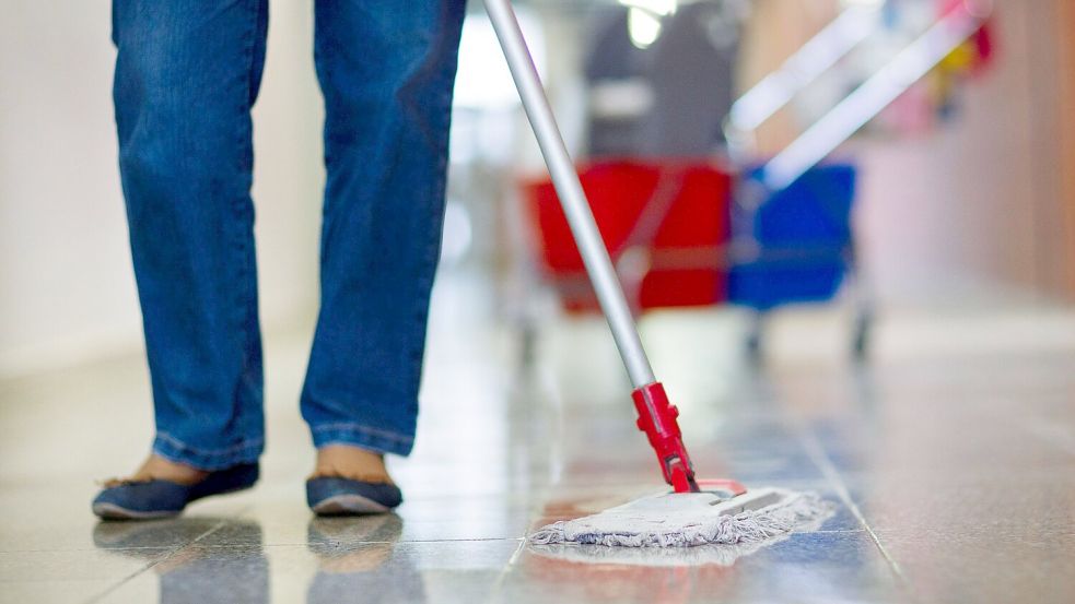11 Prozent der Haushalte in Deutschland beschäftigen laut IW eine Haushaltshilfe. (Symbolfoto) Foto: Jens Büttner/dpa