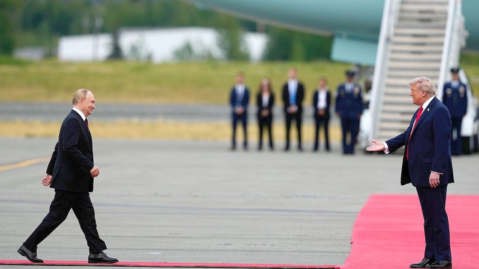 Umstrittener Empfang auf US-Boden: Trump und Putin in Alaska. (Archivbild) Foto: Julia Demaree Nikhinson/AP/dpa