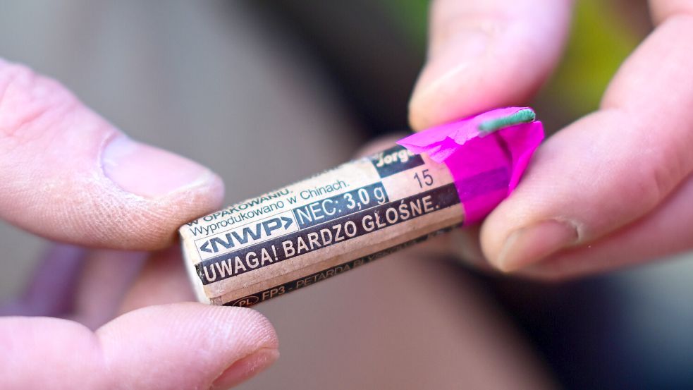 Illegale Böller führe immer wieder zu Sachschäden und Verletzten. Foto: dpa/Sebastian Gollnow