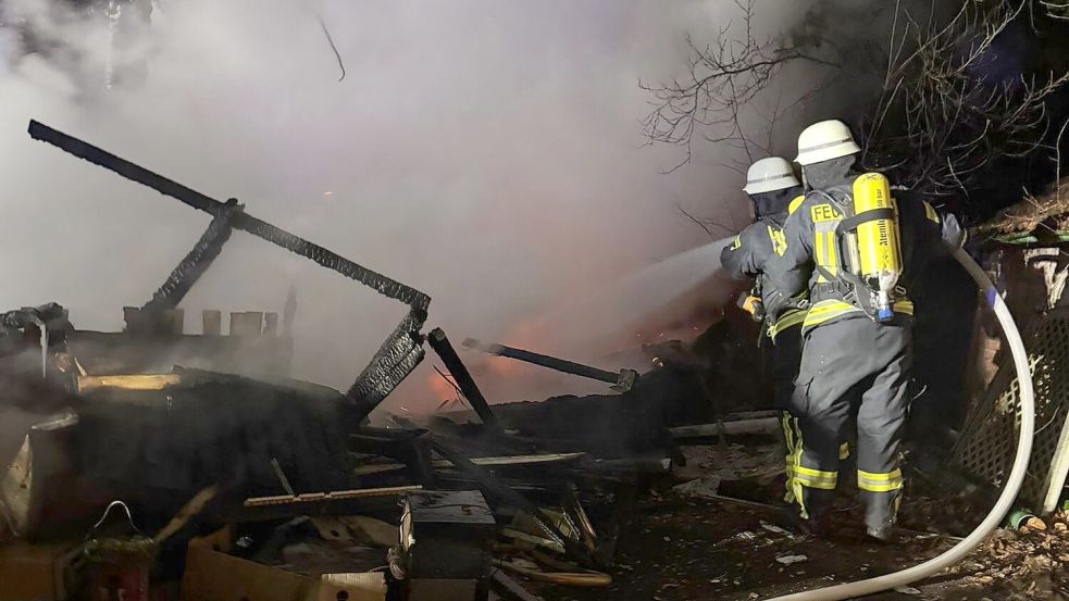 Die Feuerwehr ging unter Atemschutz vor. Foto: Feuerwehr