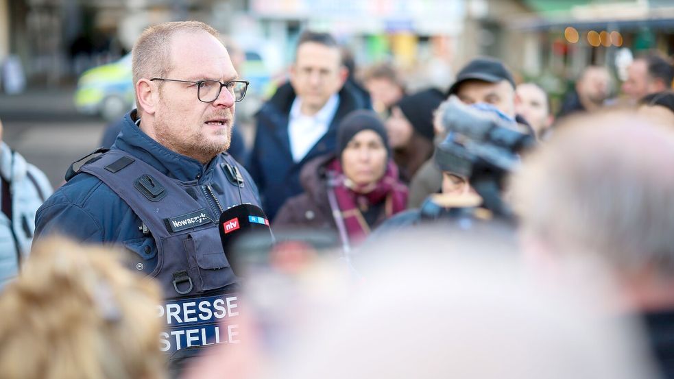 Die Ermittler prüfen Videosequenzen aus einem angrenzenden Parkhaus mit maskierten Personen und zwei Fahrzeugen. Foto: Christoph Reichwein