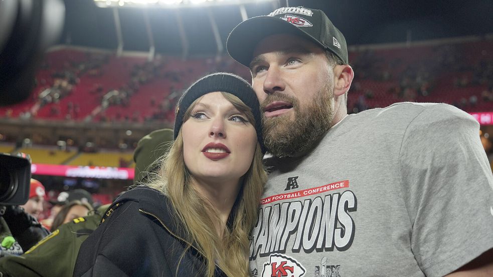 Ihre Trauung könnte sogar königliche Hochzeiten in den Schatten stellen: Taylor Swift und Travis Kelce. Foto: AP